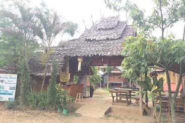בית מלון כפרי Family Hut Pai