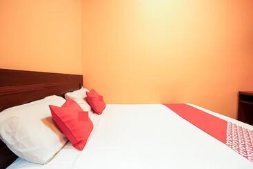 فندق Highway Times Inn