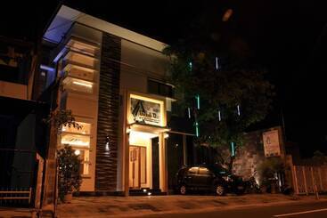 בית מלון כפרי Omah Qu Guesthouse Malioboro