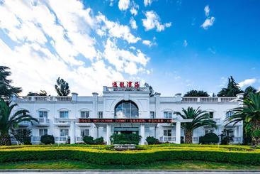 Отель Yilong Binhai