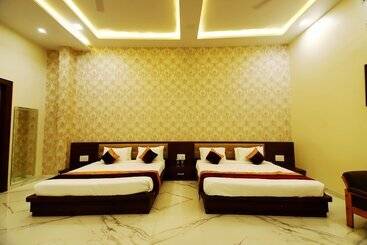 Amarvilas Hotel And Resort