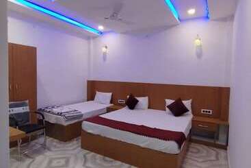 酒店 Goroomgo Nirmala Palace Ayodhya