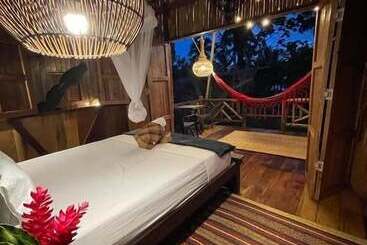 هتل Tortuga Bay Eco