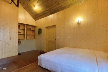 آپارتمانهای توریستها 寧靜的家b區10人vila獨立設施包棟戲水池烤肉區麻煩廚房洗衣機