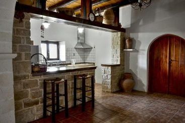 Anna Malai Traditional Cretan Villa