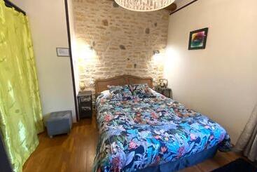 مبيت وإفطار ô Clair De Lune Chambres D Hôtes Climatisées à Sarlat   Parking Privé   Piscine Chauffée   Espace Bi