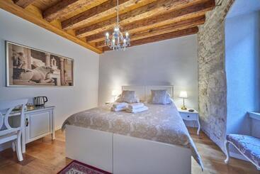 تختخواب و صبحانه Villa Split Heritage