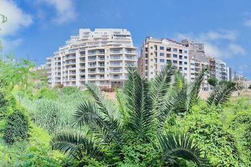 Follow The Sun Boutique Hostel