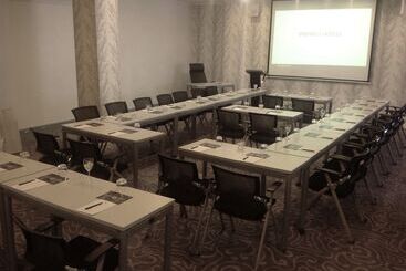 بنسيون Staywell Hotels