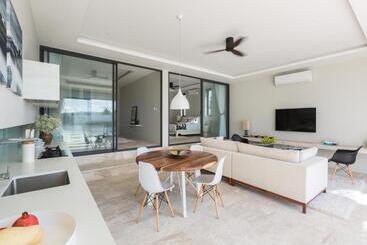 ویلا Skye Beach Hotel   Koh Samui