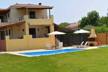 דירות לתיירים Village Villas