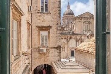 游客公寓 Kenova Apartments Old Town