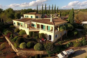 تختخواب و صبحانه Quinta Soria Moria