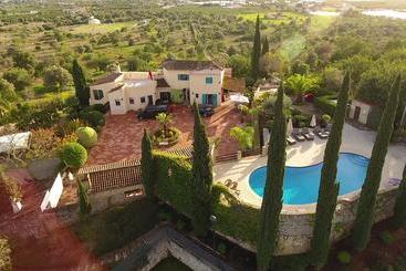تختخواب و صبحانه Quinta Soria Moria