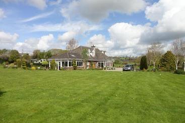 مبيت وإفطار Westwood Country House