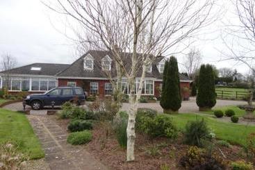 تختخواب و صبحانه Westwood Country House