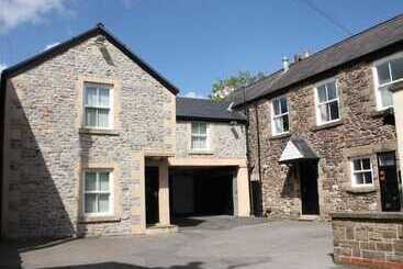 مسافرخانه The Queens Head