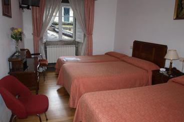 호텔 Hostal Giadás