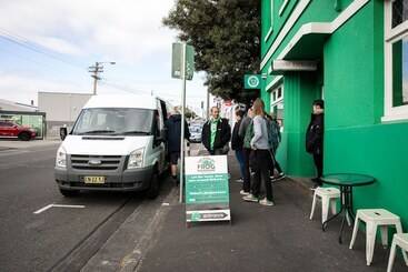 هاستل The Pickled Frog