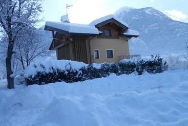 مبيت وإفطار Affittacamere Les Noyers