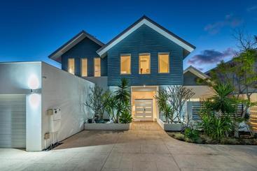 تختخواب و صبحانه Burns Beach Bed And Shower