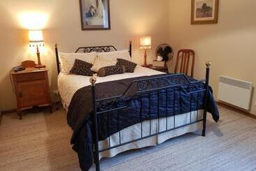 تختخواب و صبحانه Cornwall Cottage