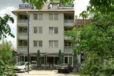 בית מלון כפרי Montana