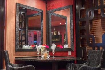 Mariaggi's Theme Suite Hotel & Spa