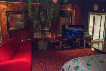 Mariaggi's Theme Suite Hotel & Spa