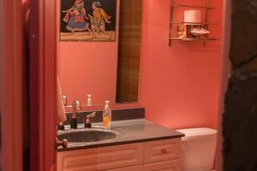 Mariaggi's Theme Suite Hotel & Spa