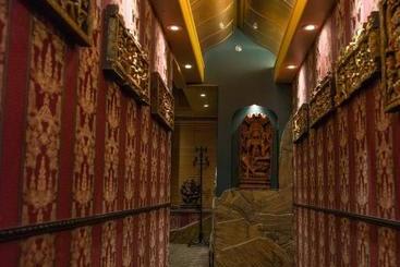 Mariaggi's Theme Suite Hotel & Spa