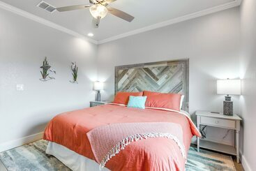 קוטג'' 1 Mi To Beach Access: Coastal Port Aransas Home