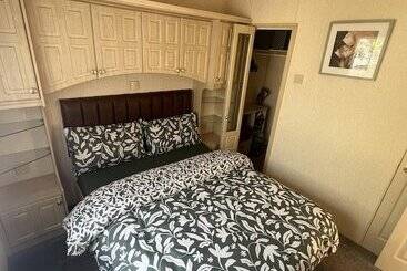 Сельский дом Cozy Cabin Retreat In Towyn