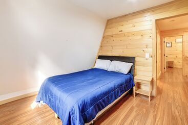 קוטג'' Creekside Cabin In Bainbridge W/ Wraparound Deck!