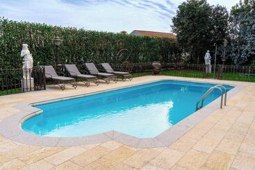 ホテル Elegância & Carros