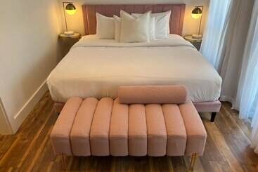 فندق The Factory