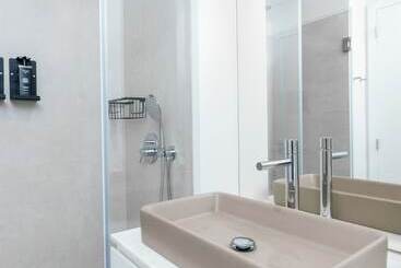 هتل آپارتمان Limehome Evora Rua De Machede 61