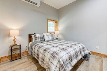 茅舍 Pet Friendly Waynesville Cabin W/ Deck & Mtn Views