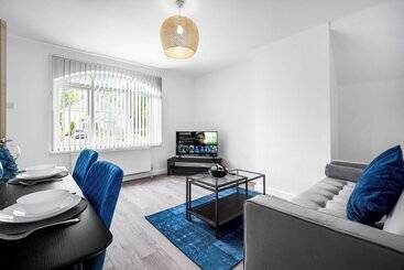 레지던스 3 Bed House/free Parking/contractors/families