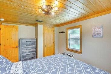 קוטג'' Deck & Fire Pit: Unique Pottsboro Haven