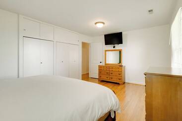 بيت ريفى Waterfront Gloucester Home W/ Private Boat Dock!