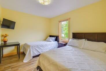 קוטג'' Hot Tub & Dock: Waterfront Wellesley Island Home!