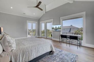 کلبه 3 47th Avenue By Avantstay Oceanfront + Private Pool + View