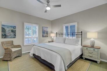 Сельский дом 3704 Cameron By Avantstay Pool Bar Multiple Balconies!