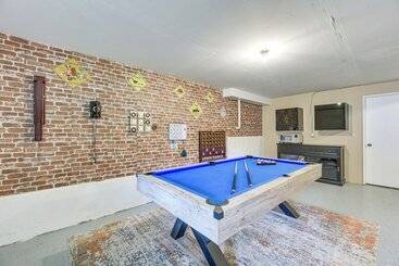 茅舍 Anderson Island Home W/ Deck: Steps To Lake!