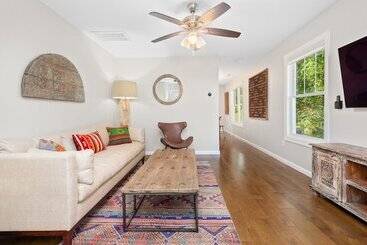 کلبه Cherry Blossom By Avantstay 6 Min To Downtown