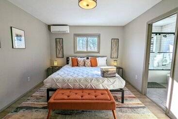 بيت ريفى Emerald Bluff By Avantstay Lake Views, Deck, Fire Pit, Game Room