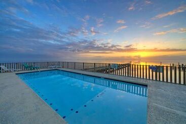 بيت ريفى Balcony W/ Bay View Shared Pool + Boat Dock Fat Flounder By Avantstay