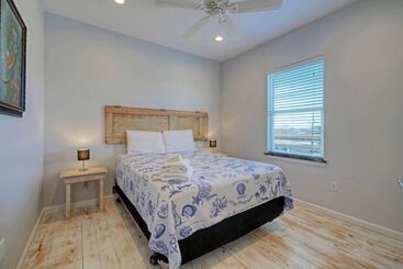 کلبه 6bdr, Balcony W/ Bay View, Shared Pool + Boat Dock Keeper Red By Avantstay