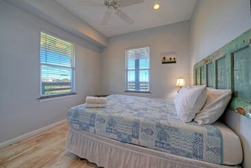 کلبه 6bdr Bay Haven W/ Shared Waterfront Pool + Boat Dock Keeper Trout By Avantstay